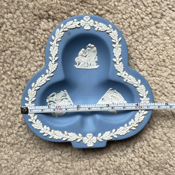 Vintage Light Blue Wedgwood Jasperware Club Shaped Ashtray - Picture 4 of 5